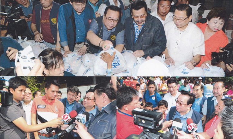 商總配合岷市政府赴Baseco徙置區 向當地四千戶基層民眾分發食品 作為創會六十周年慶典社會方案